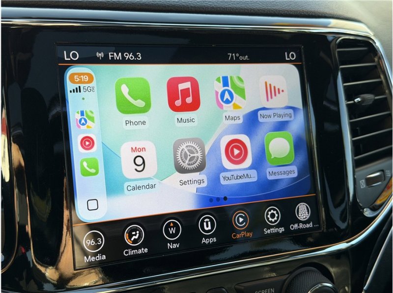 Used 2020 Jeep Grand Cherokee Limited w/ Luxury Group II image 44