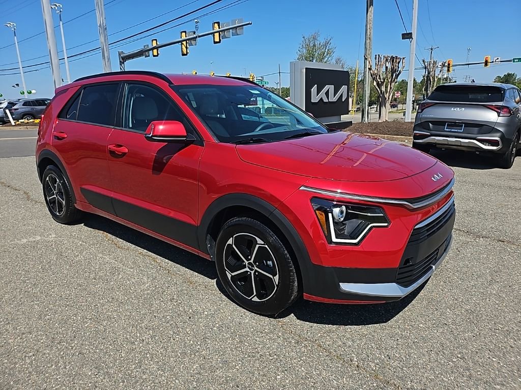 Used 2025 Kia Niro EX image 4