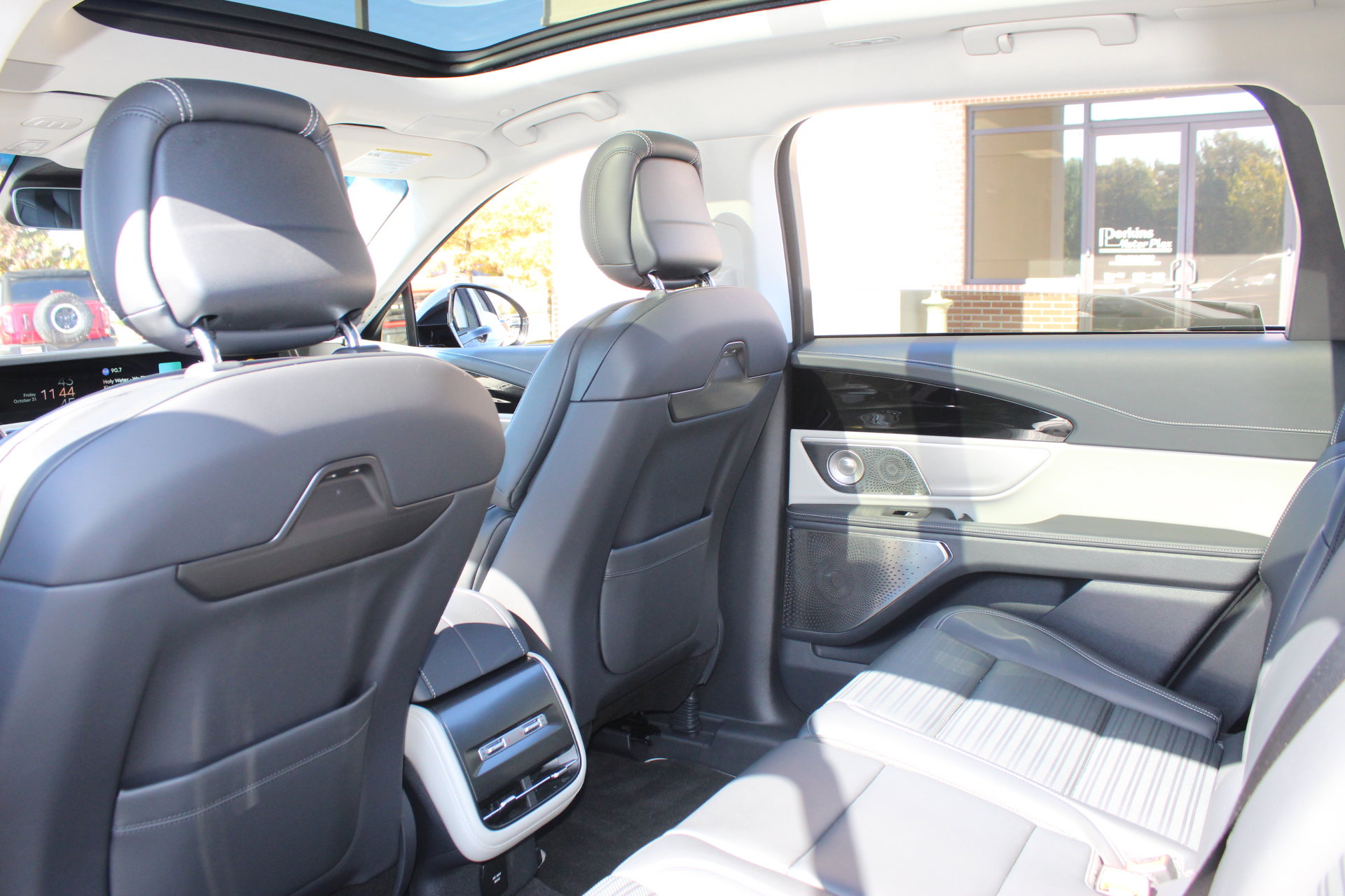 Used 2024 Lincoln Nautilus Reserve w/ Equipment Group 203A image 28