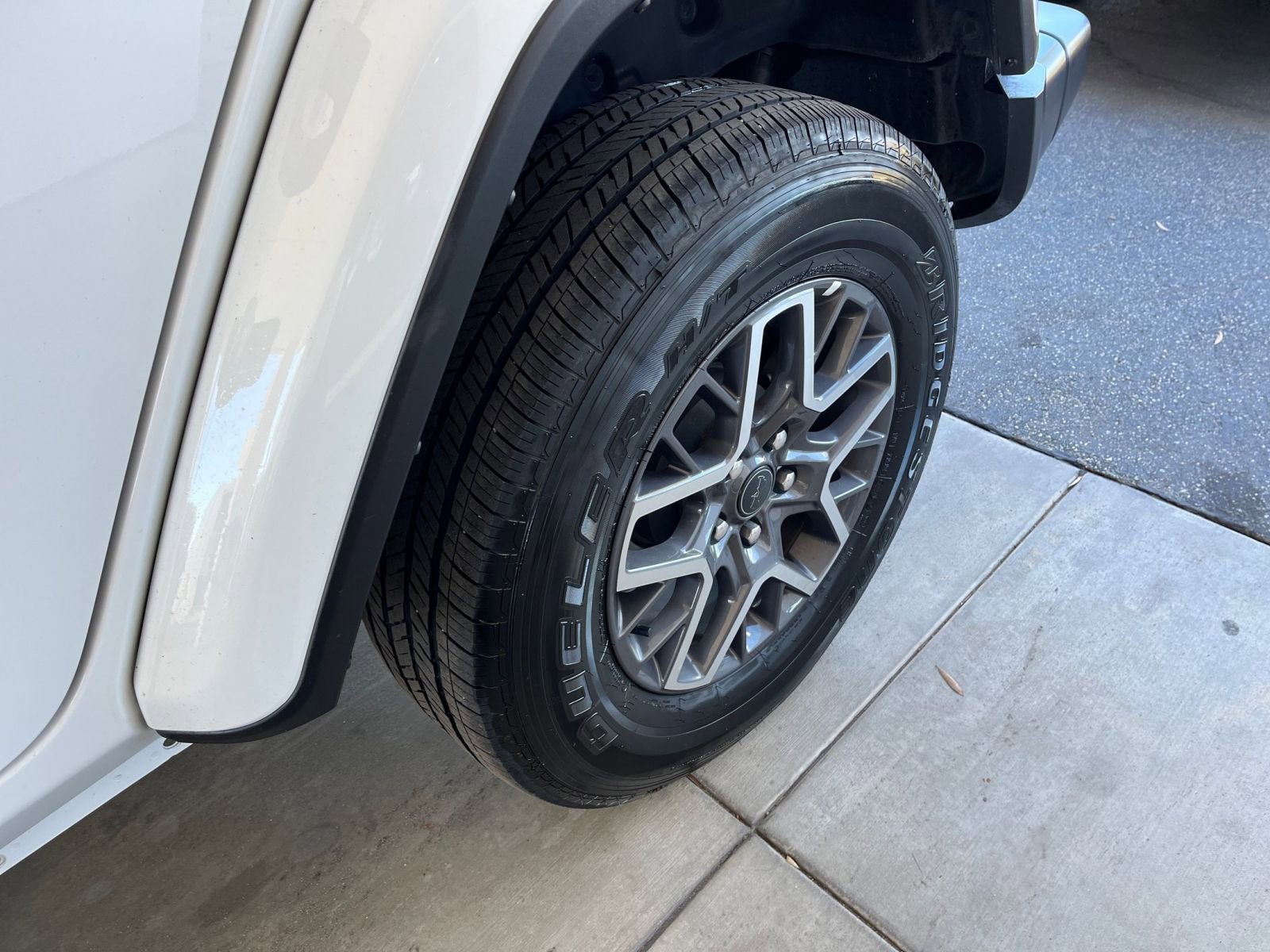 Used 2025 Jeep Wrangler Sahara image 30