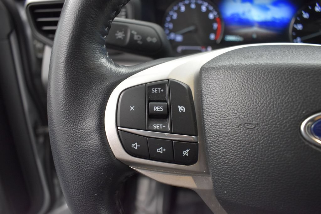 Used 2023 Ford Explorer XLT AWD/4WD image 6