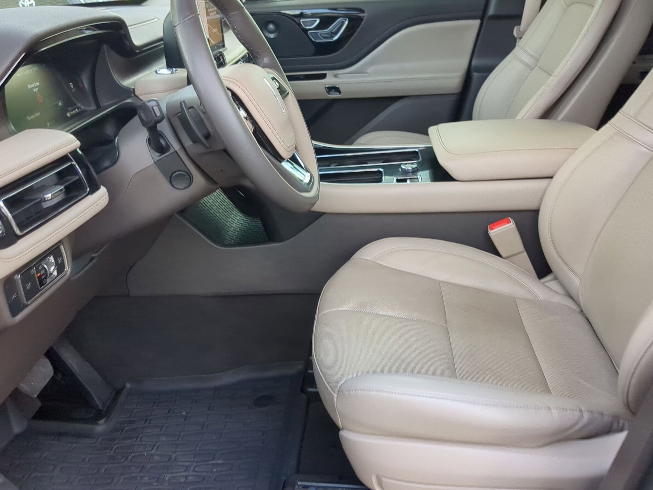 Used 2022 Lincoln Aviator Reserve image 11