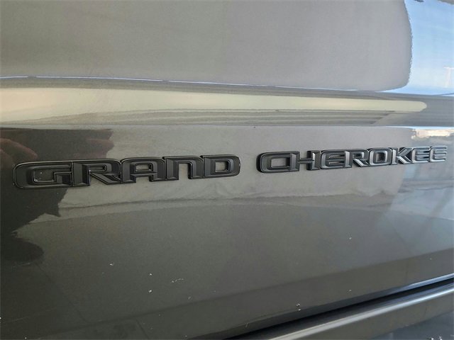 Used 2019 Jeep Grand Cherokee Altitude image 32