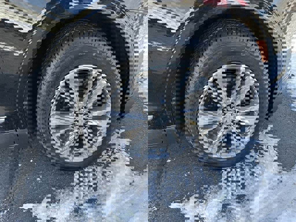 Certified 2024 Cadillac XT5 Premium Luxury w/ LPO, Floor Liner Package image 10