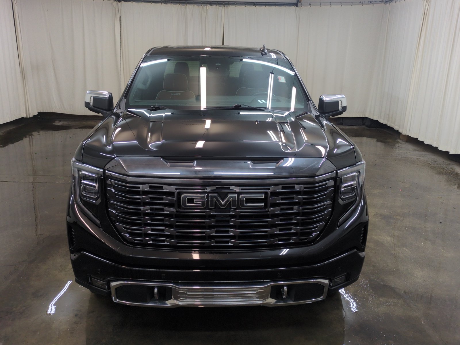 Used 2024 GMC Sierra 1500 Denali Ultimate AWD/4WD image 2