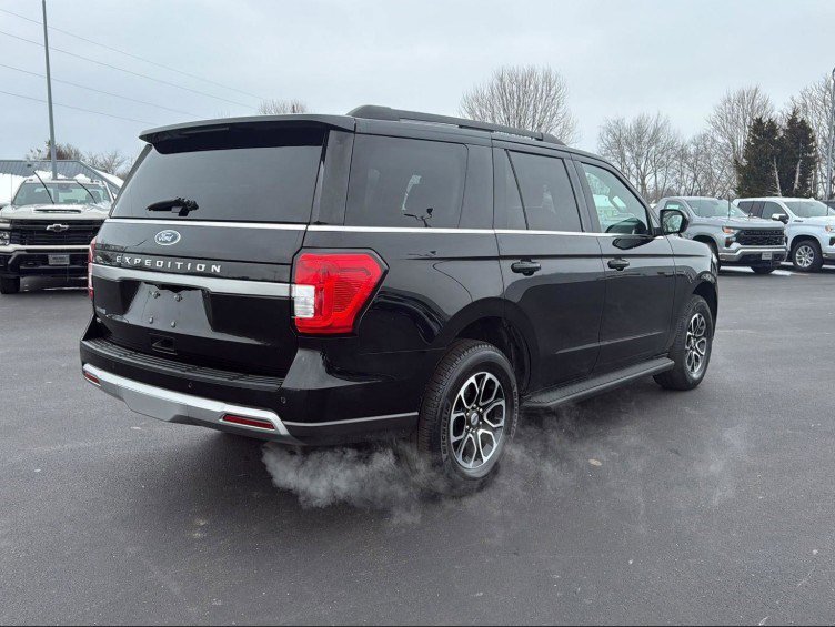 Used 2024 Ford Expedition XLT image 10