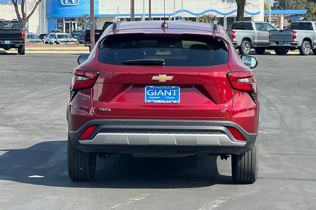 Used 2025 Chevrolet Trax LT w/ LT Convenience Package image 5