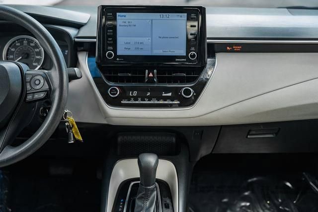 Used 2022 Toyota Corolla LE image 17