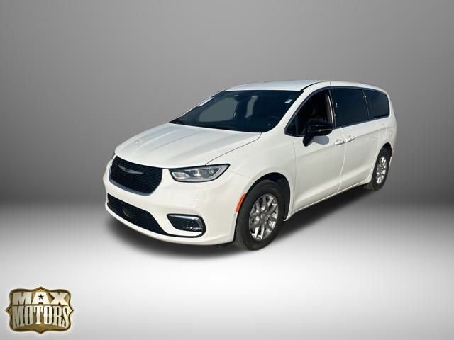 New 2026 Chrysler Pacifica Select image 4