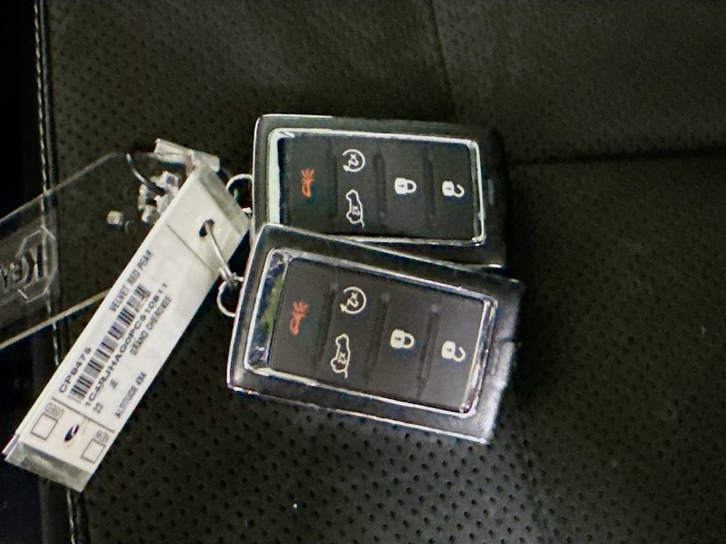 Used 2023 Jeep Grand Cherokee Altitude AWD/4WD image 35