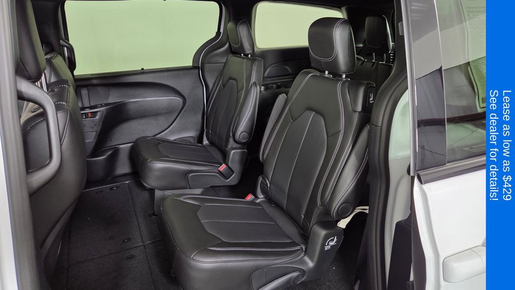 New 2025 Chrysler Pacifica Select w/ Fav Edition Package FWD image 31