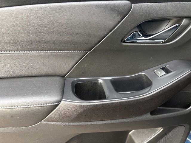 Used 2022 Chevrolet Traverse LT w/ Midnight/Sport Edition image 32