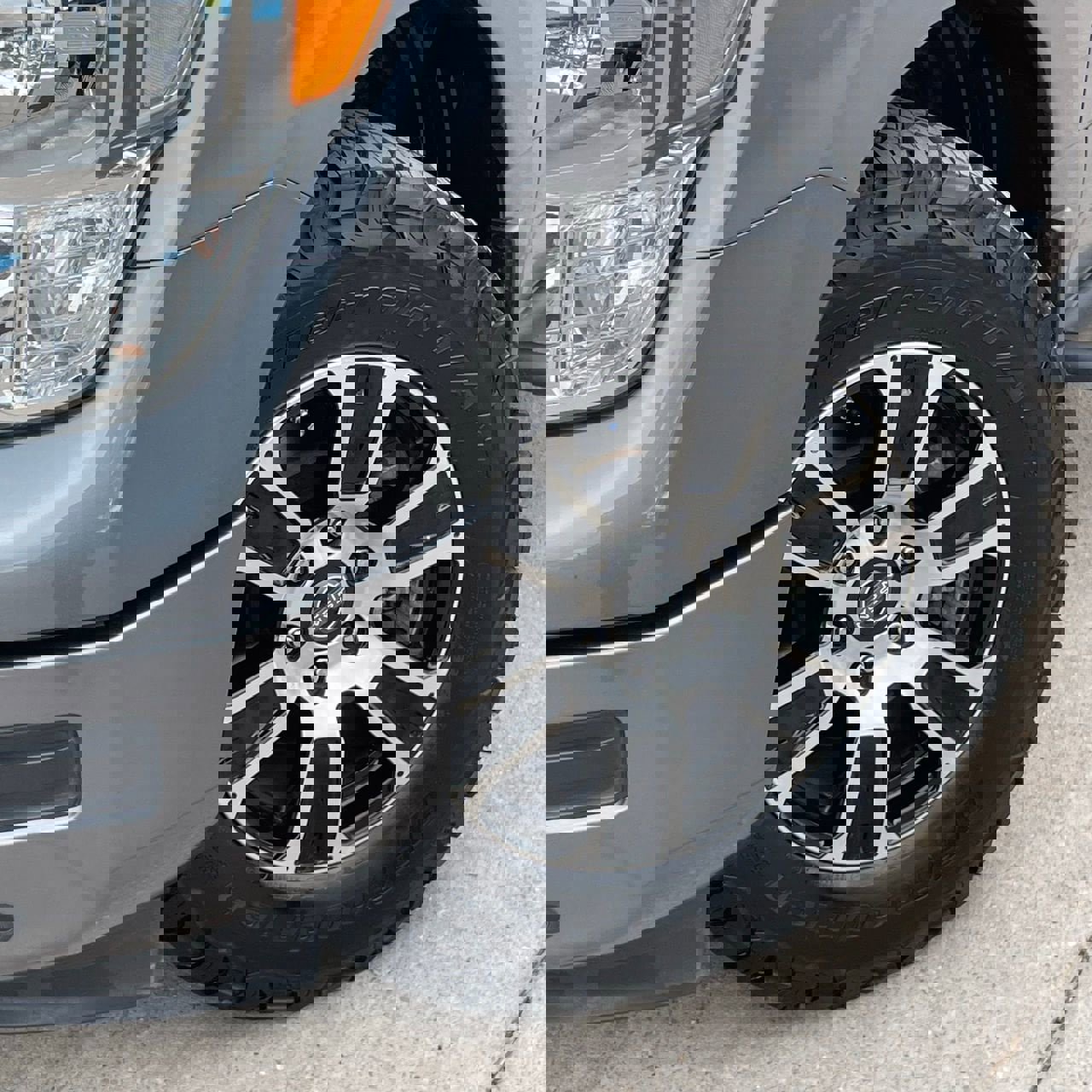 Used 2024 Nissan Titan SV w/ SV Convenience Package image 9