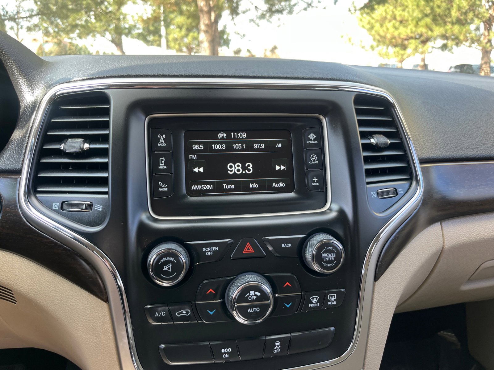 Used 2015 Jeep Grand Cherokee Laredo w/ Quick Order Package 23E image 12