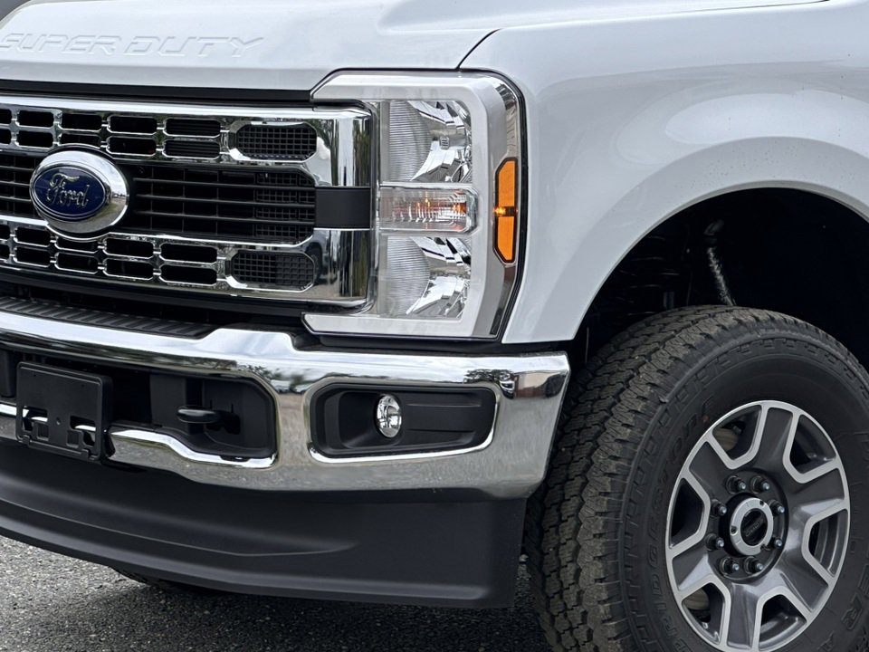New 2025 Ford F250 XLT w/ FX4 Off-Road Package image 2