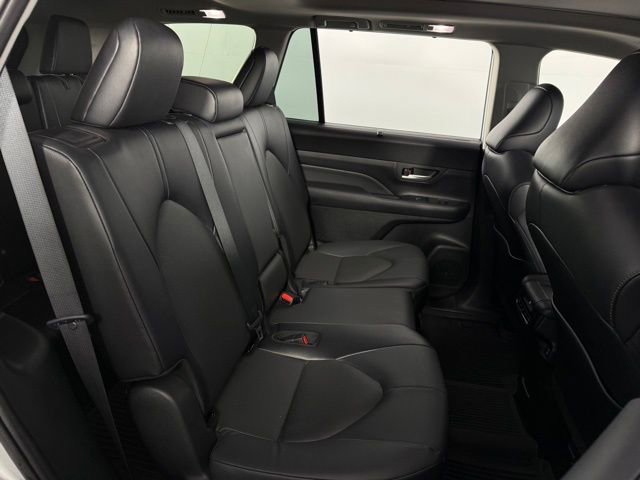 Used 2024 Toyota Grand Highlander XLE image 17