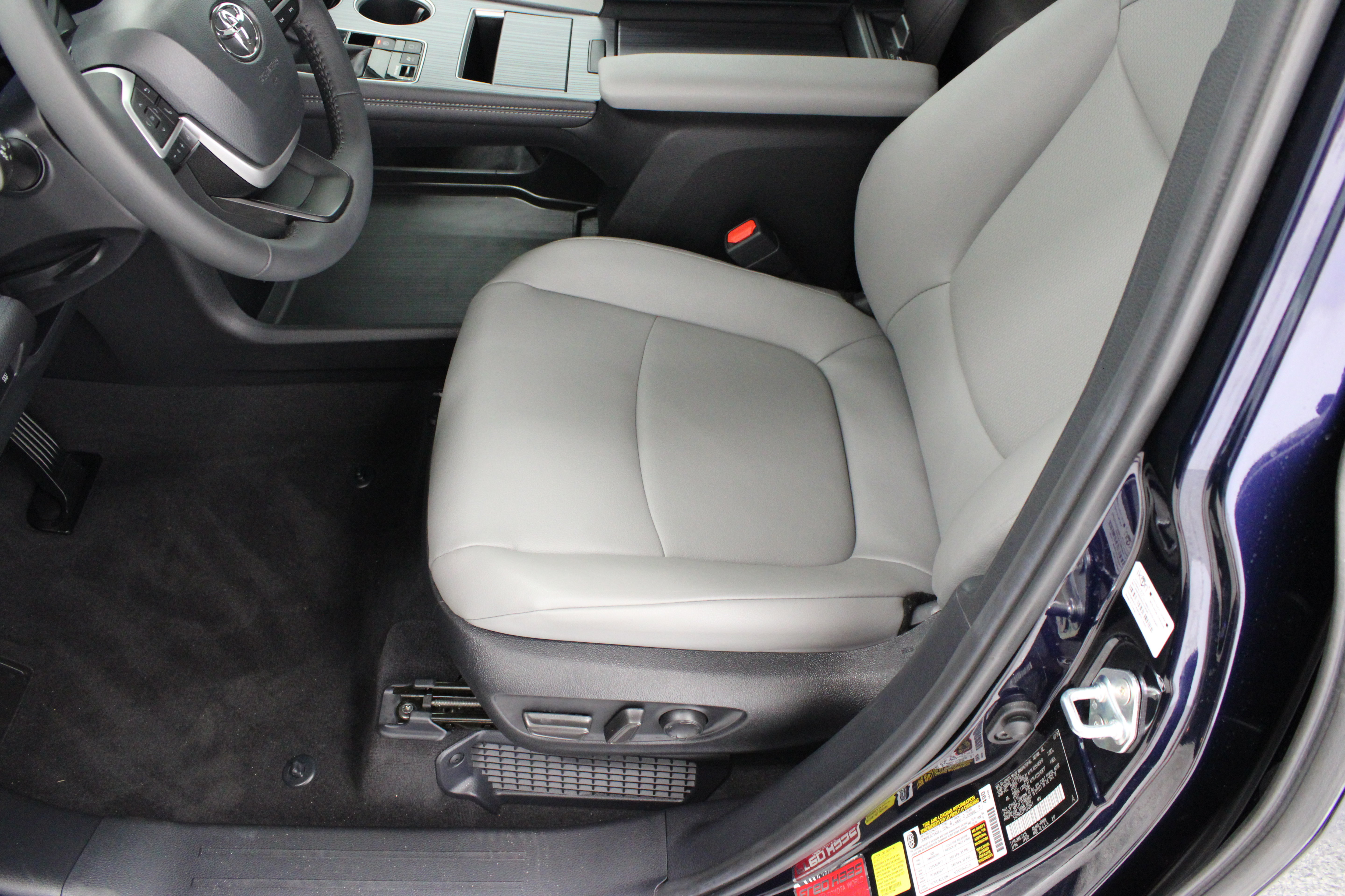 Certified 2026 Toyota Sienna XLE FWD image 14