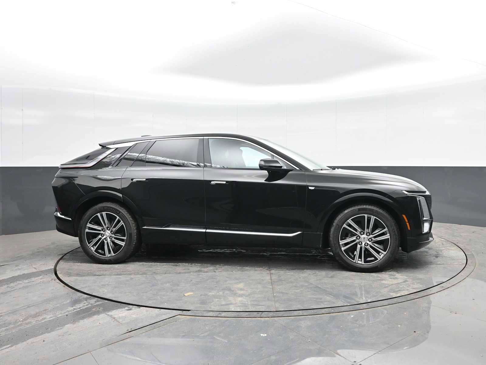 New 2025 Cadillac Lyriq Luxury image 7