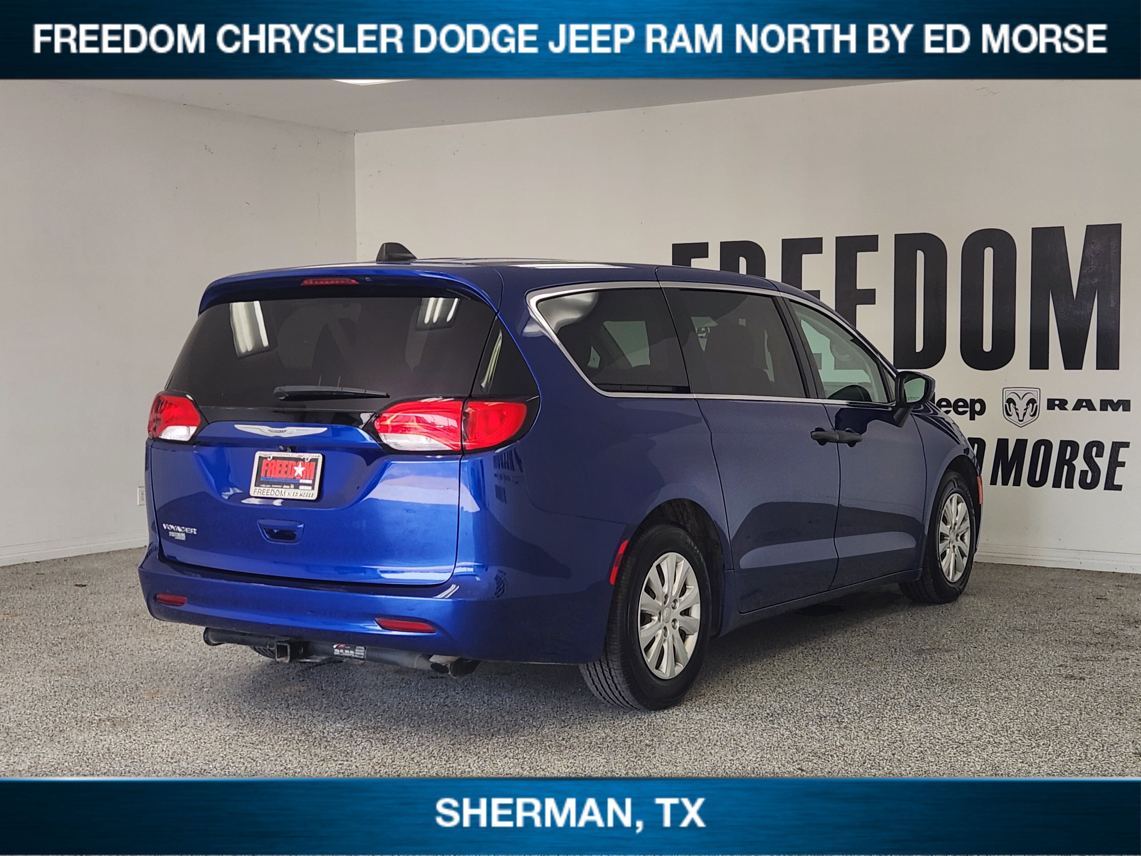 Used 2021 Chrysler Voyager L FWD image 4