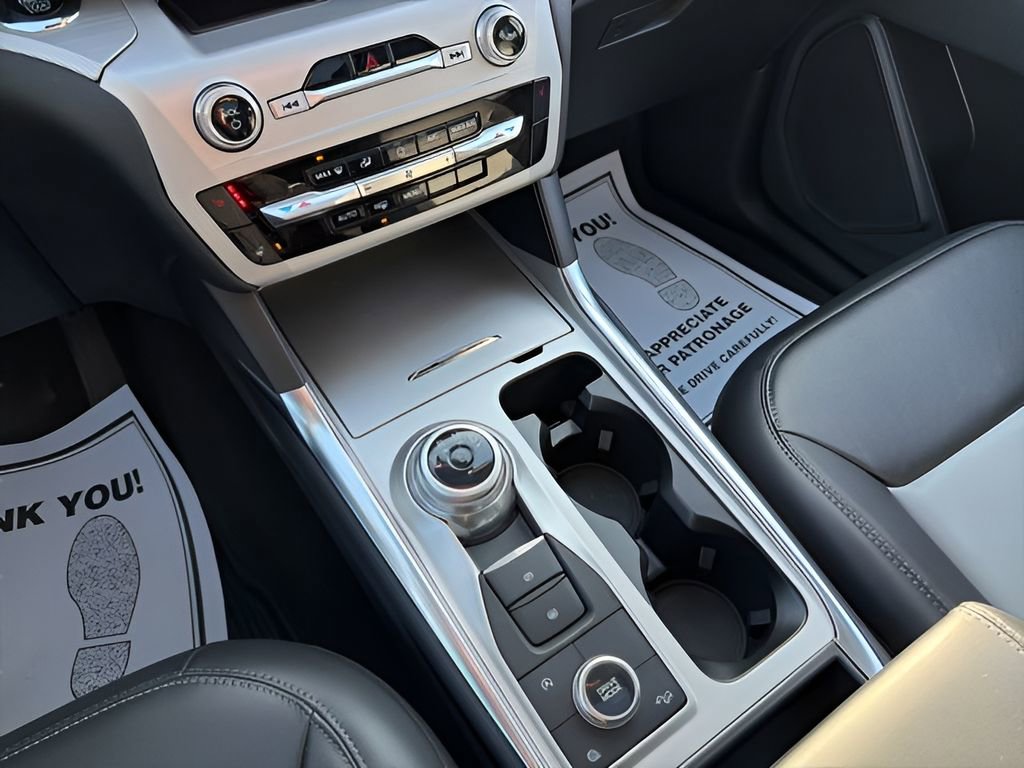 Used 2023 Ford Explorer XLT w/ Equipment Group 202A image 31