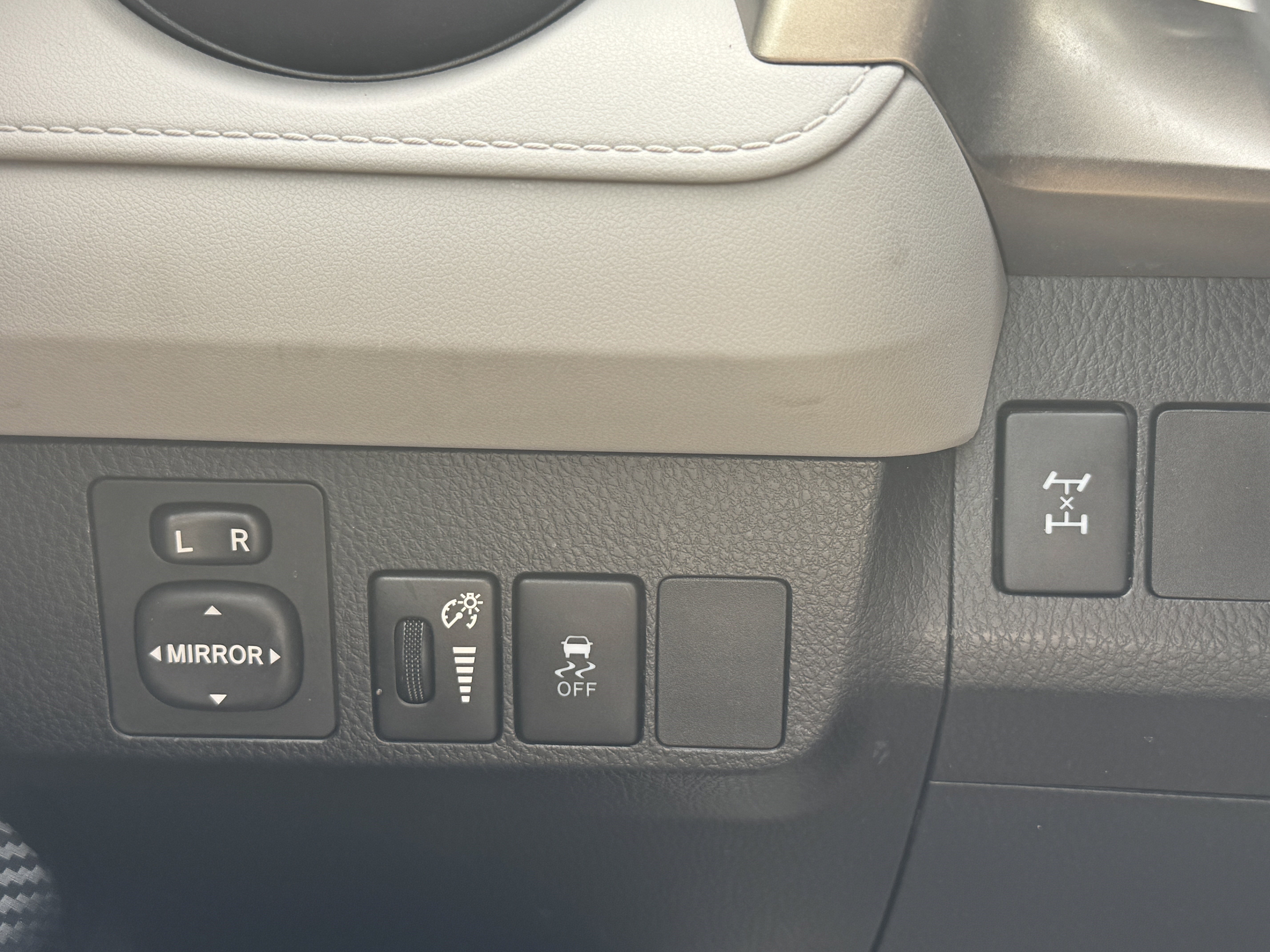 Used 2015 Toyota RAV4 LE AWD/4WD image 43