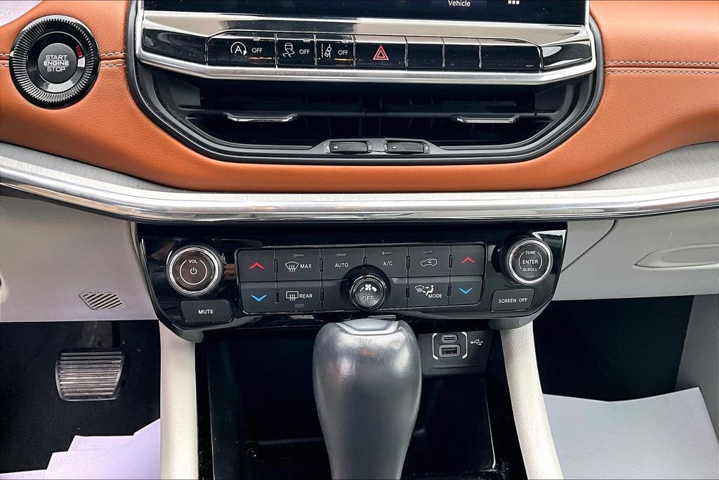 Used 2022 Jeep Compass Limited image 29