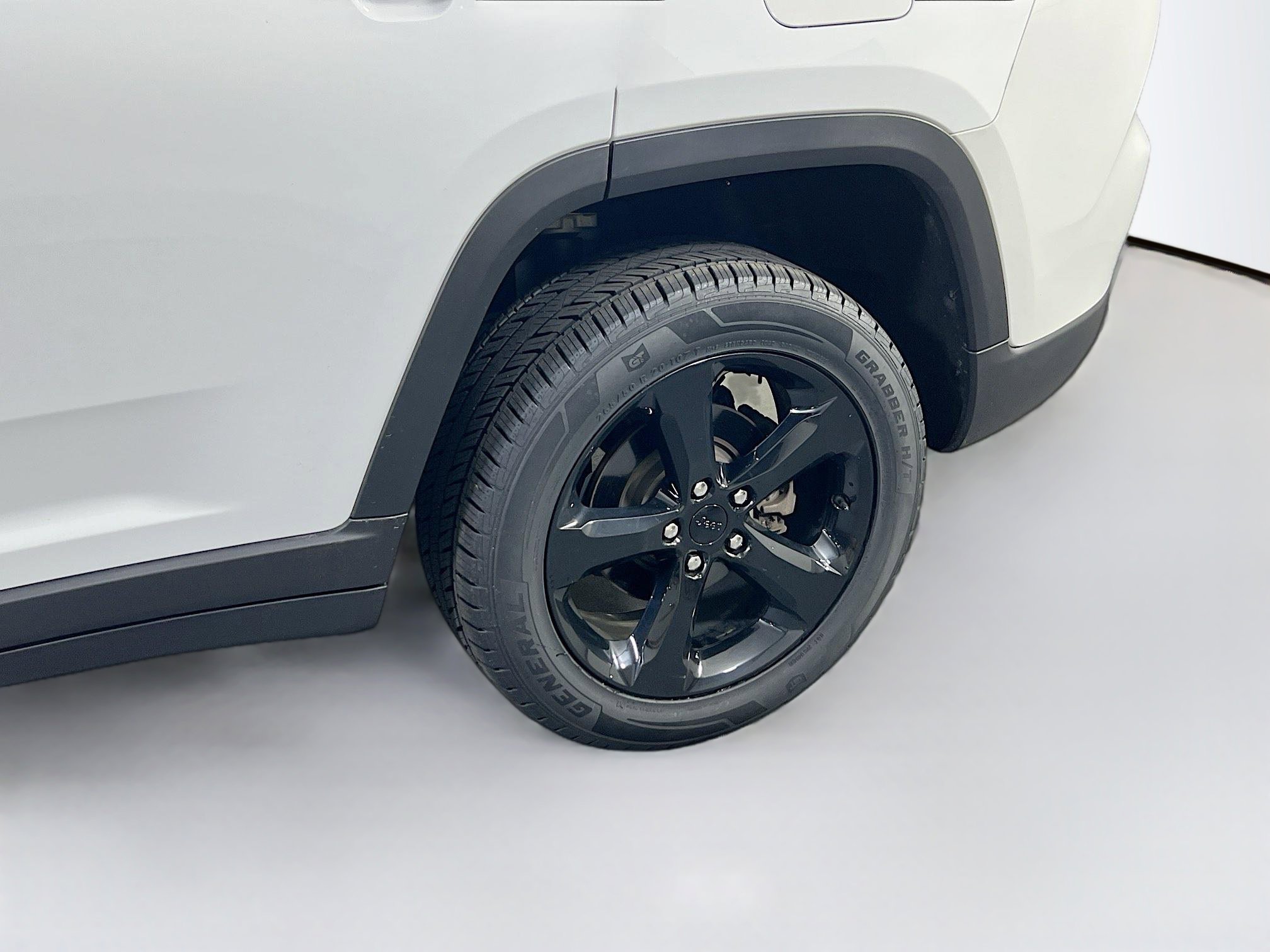 Used 2023 Jeep Grand Cherokee Altitude image 29