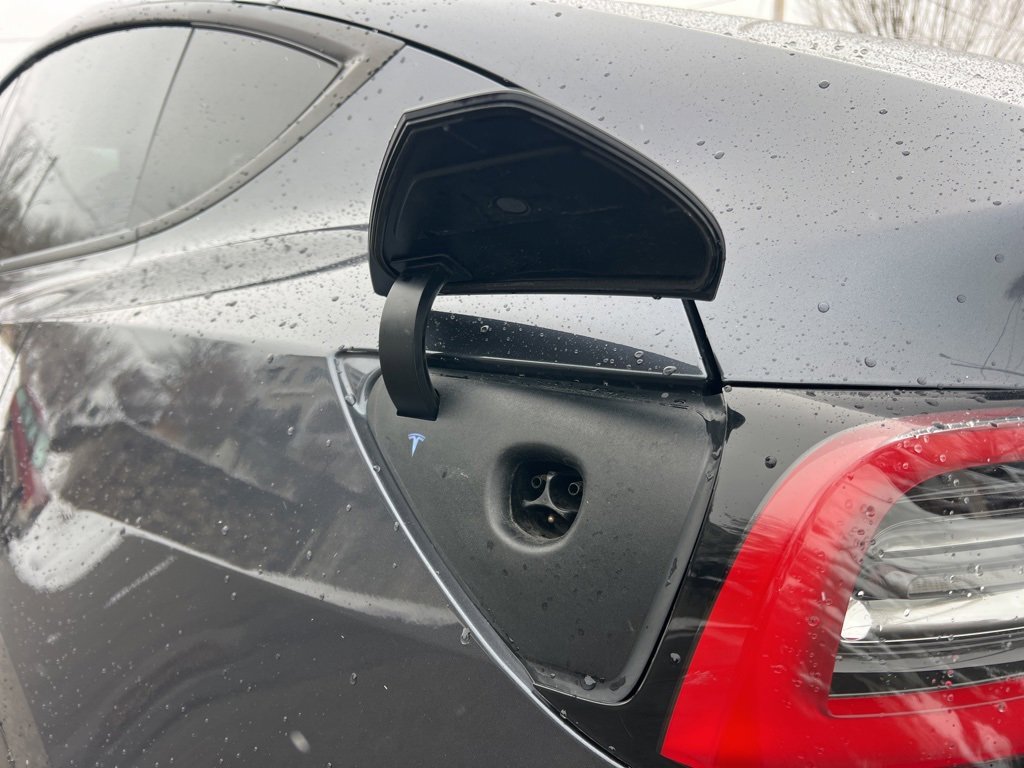 Used 2021 Tesla Model Y Long Range image 10