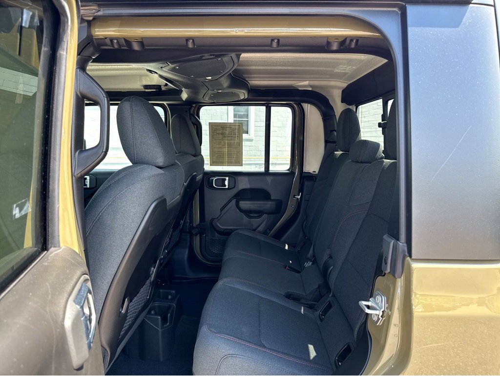 Certified 2025 Jeep Gladiator Rubicon w/ Convenience Group image 10