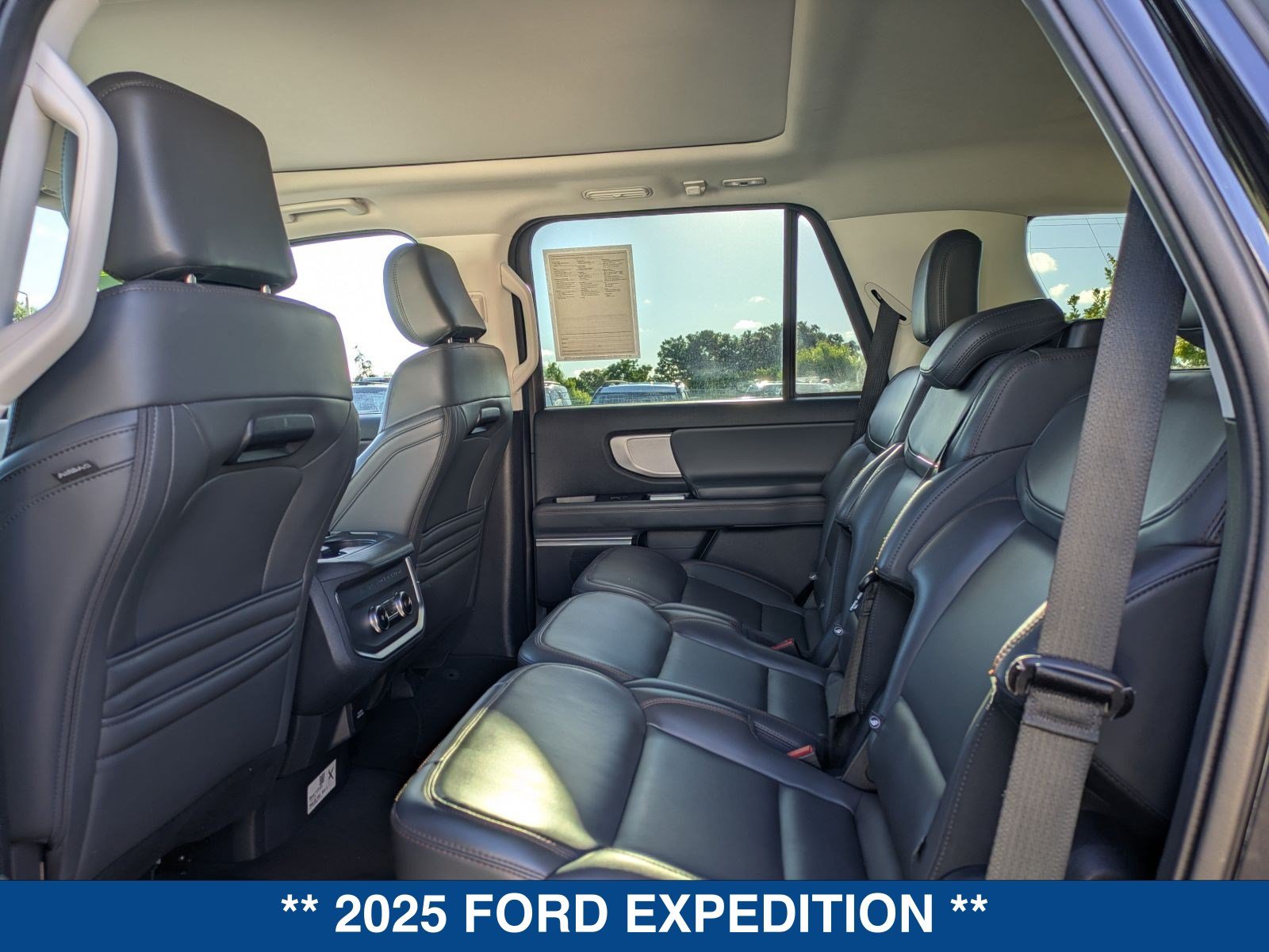 Used 2025 Ford Expedition Active AWD/4WD image 19