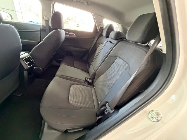 Used 2023 Kia Sportage LX image 25