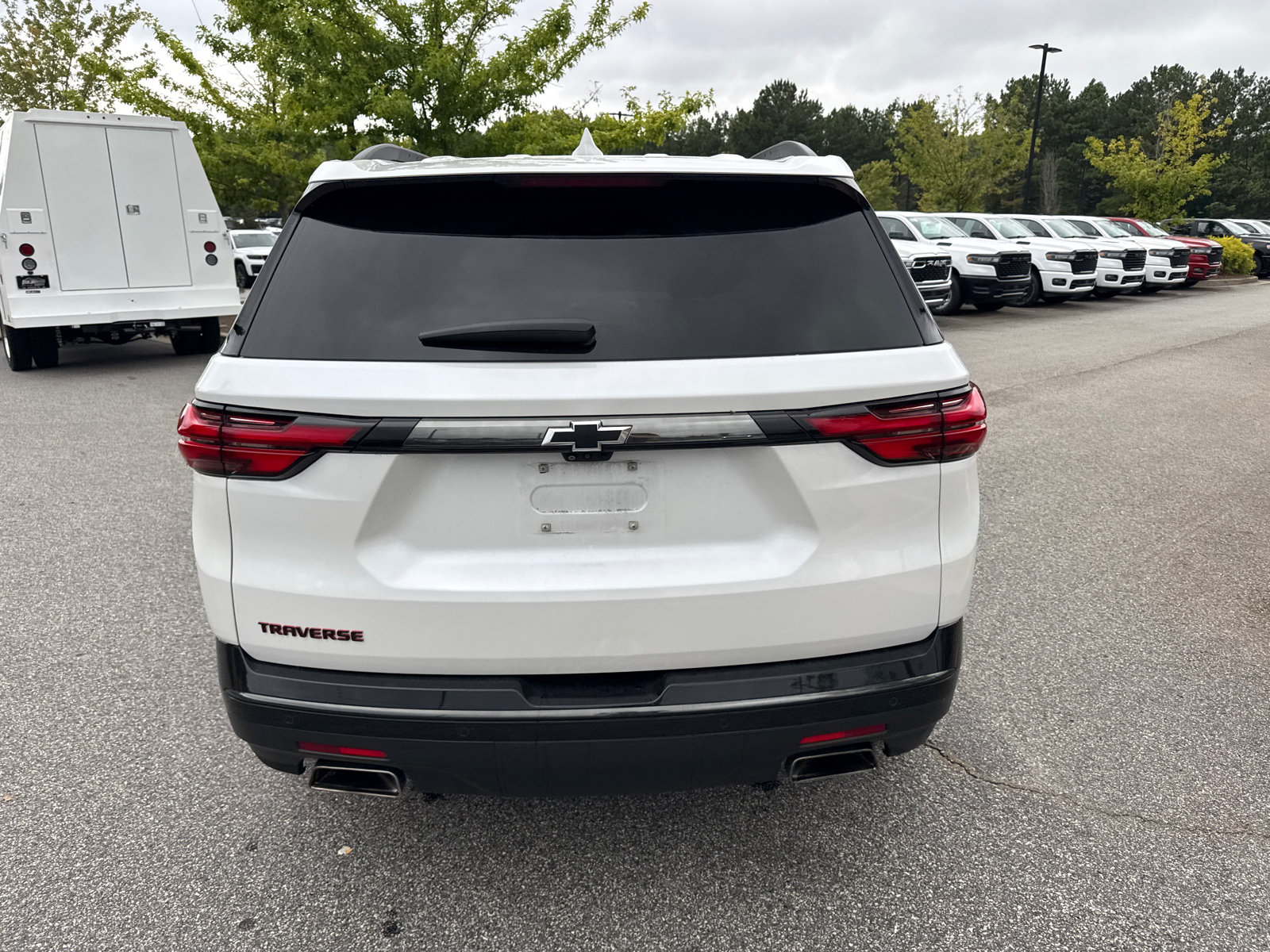 Used 2022 Chevrolet Traverse Premier w/ Redline Edition FWD image 9