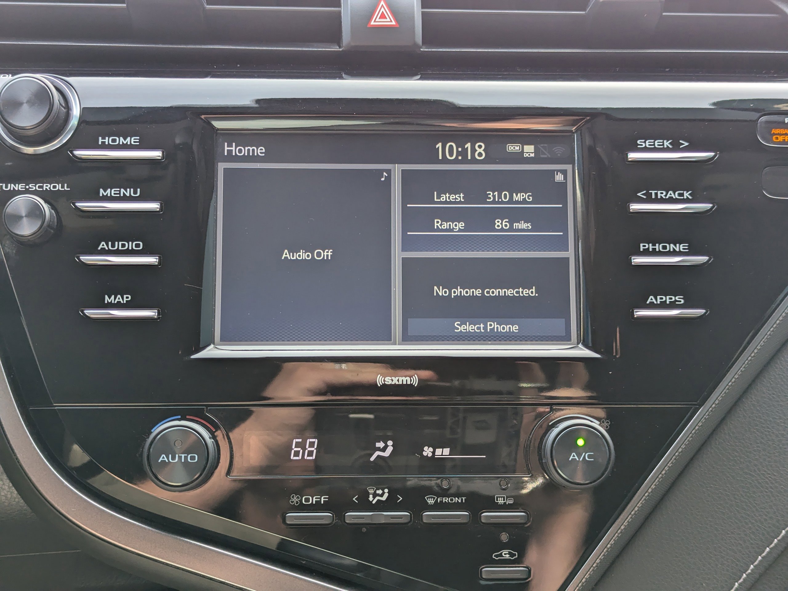 Used 2020 Toyota Camry SE w/ Cold Weather Package image 22