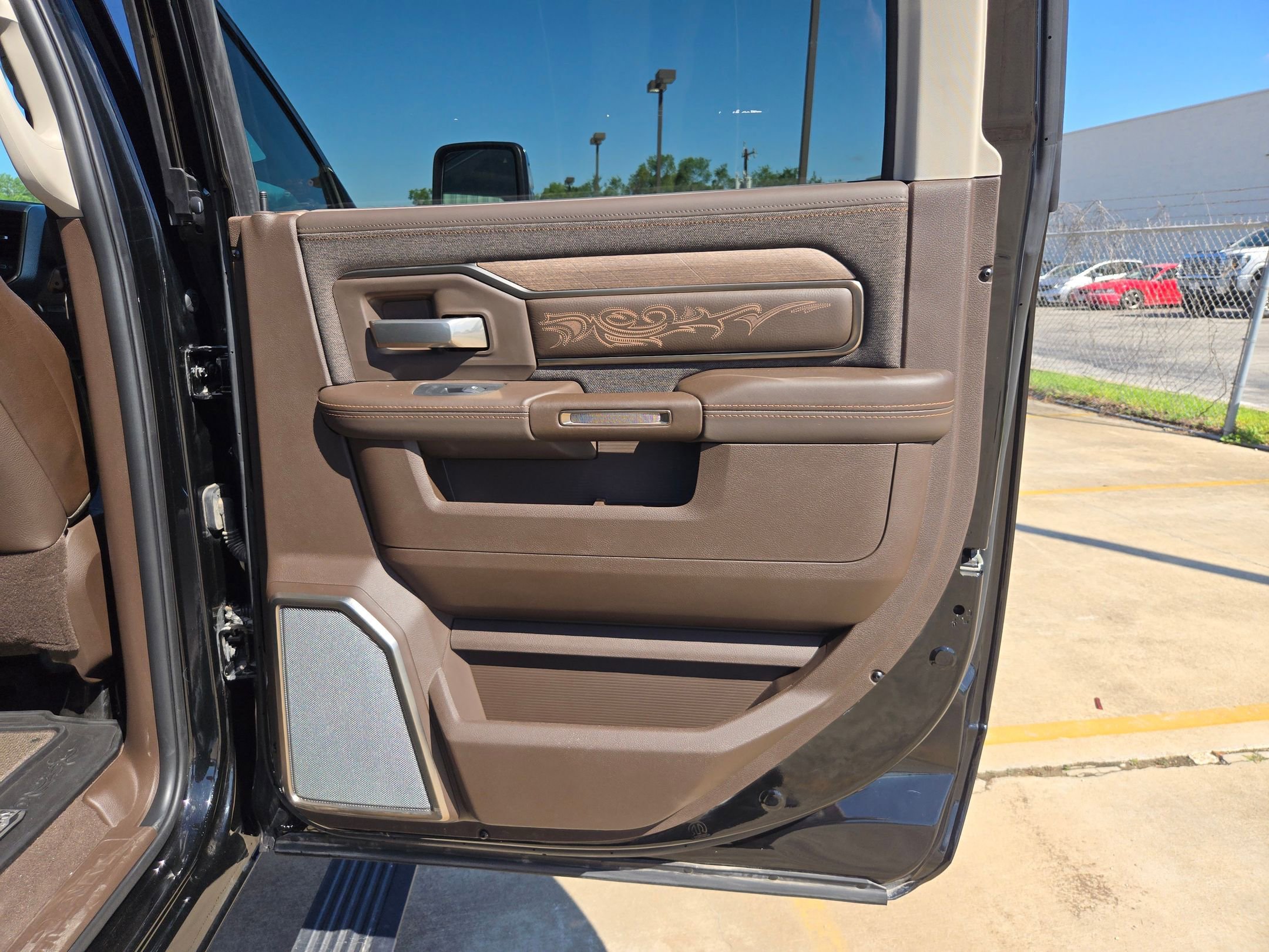 Used 2025 RAM 2500 Limited AWD/4WD image 22