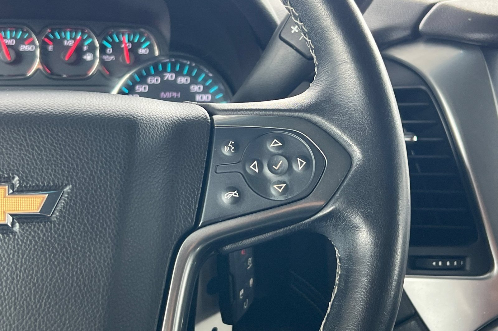 Used 2019 Chevrolet Tahoe LS w/ Enhanced Driver Alert Package AWD/4WD image 33