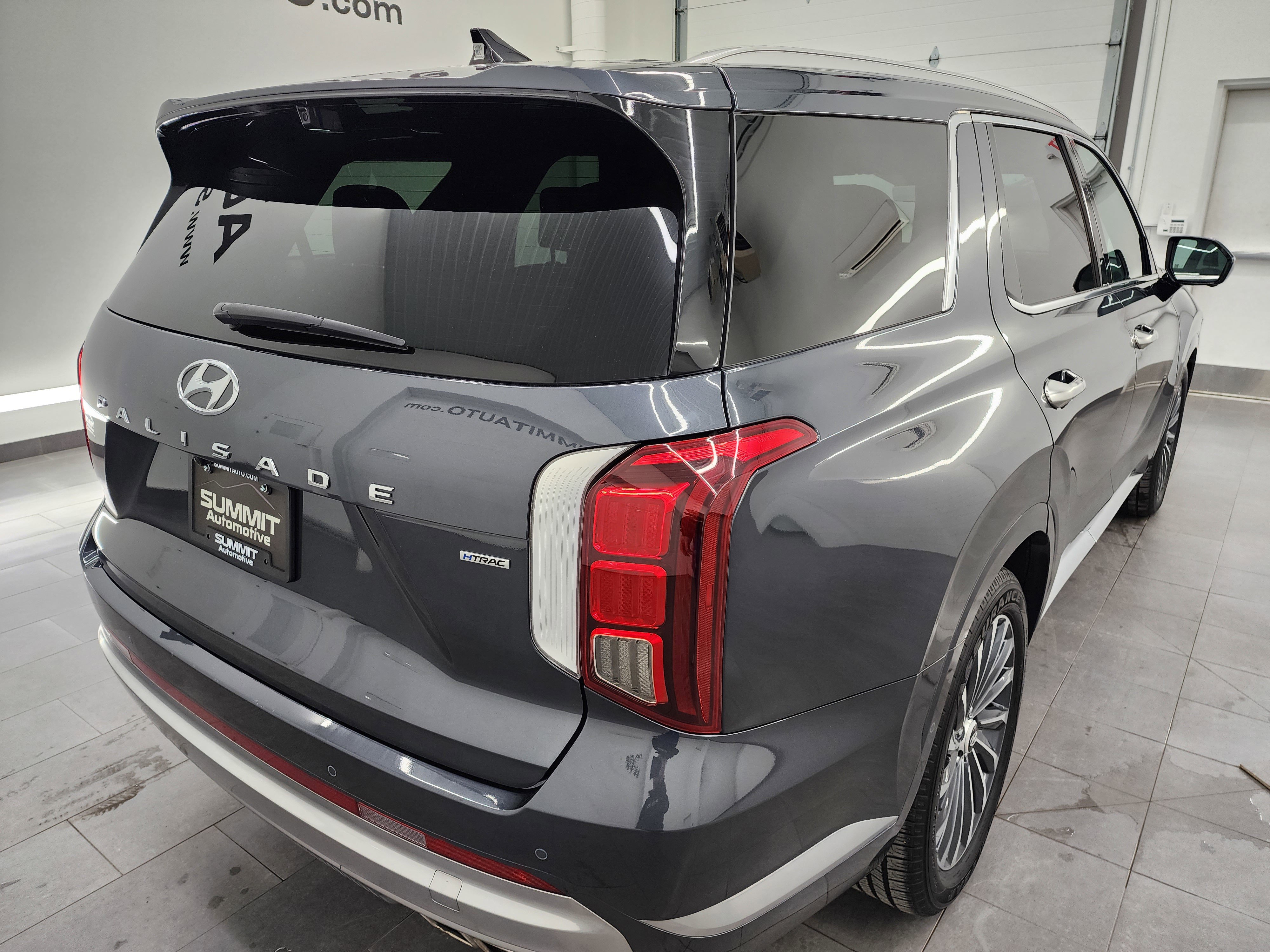 Used 2024 Hyundai Palisade Calligraphy image 5