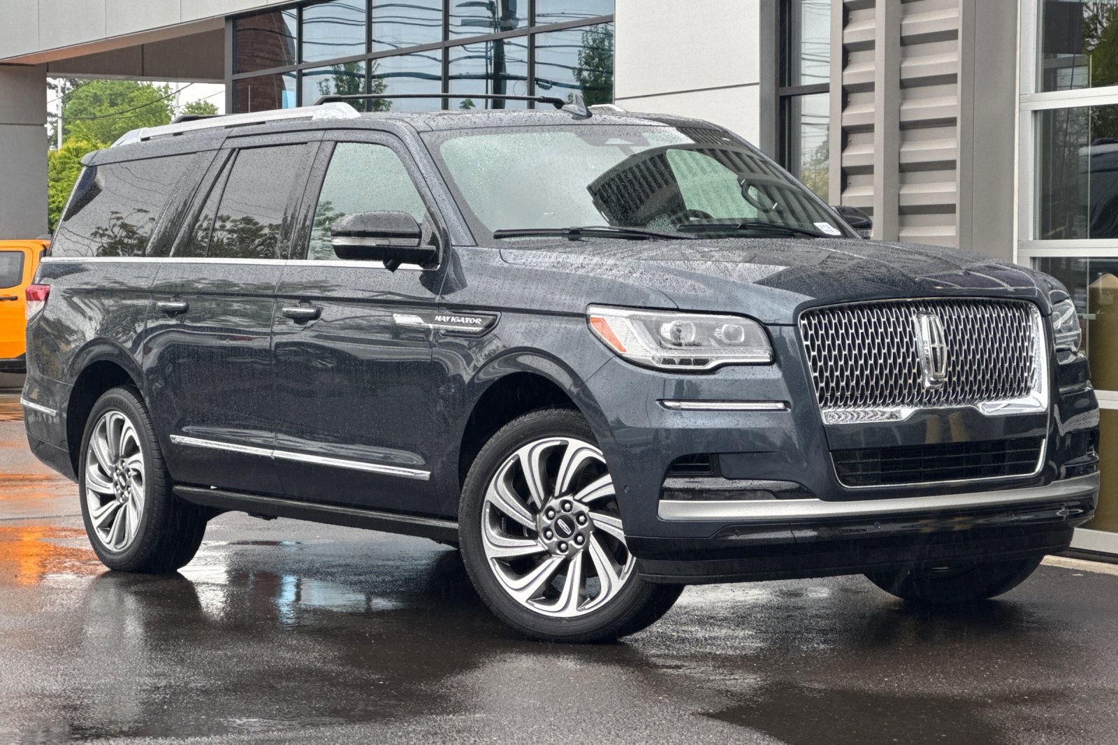 Certified 2024 Lincoln Navigator L Reserve AWD/4WD image 1