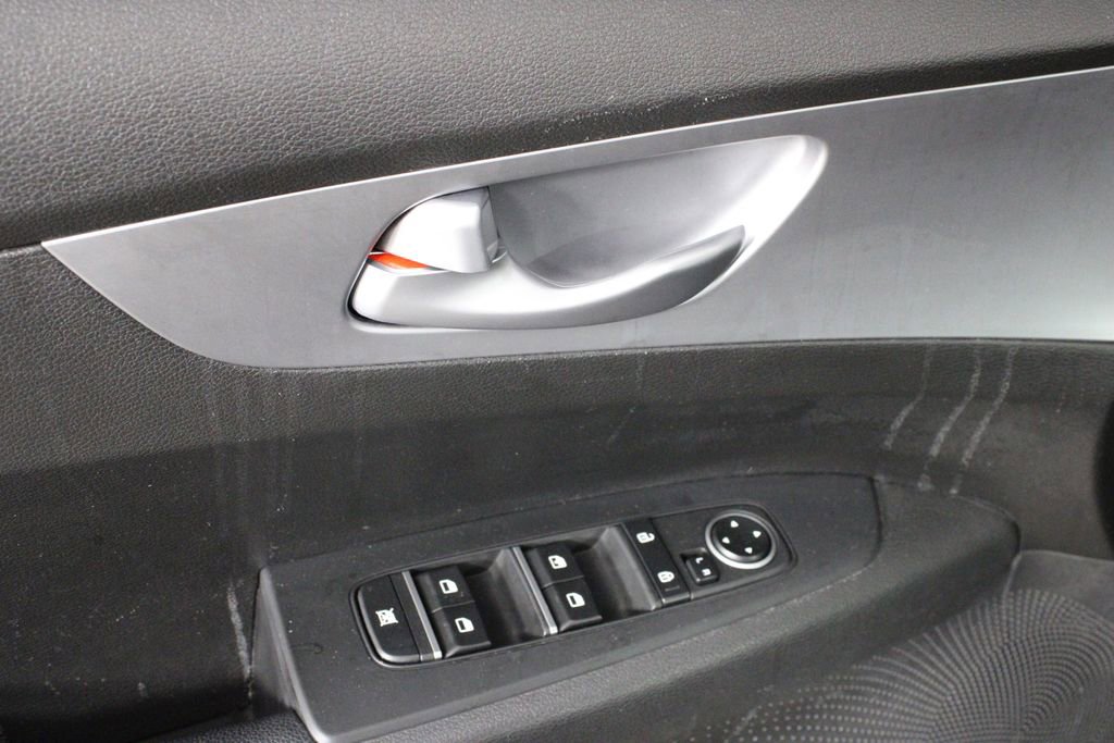 Used 2023 Kia Forte LXS w/ LXS Technology Package image 17