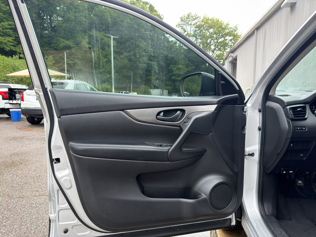 Used 2019 Nissan Rogue Sport S FWD image 9