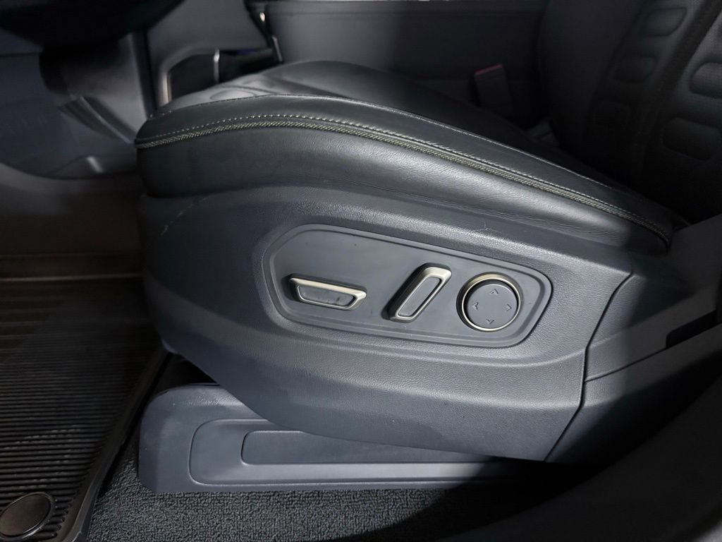 Used 2022 Rivian R1T Adventure image 19