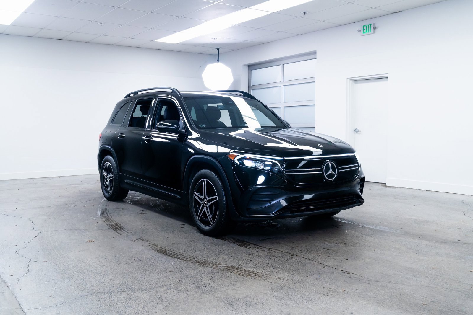 Used 2023 Mercedes-Benz EQB 300 4MATIC image 25