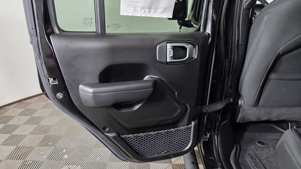 Used 2022 Jeep Gladiator Willys image 28