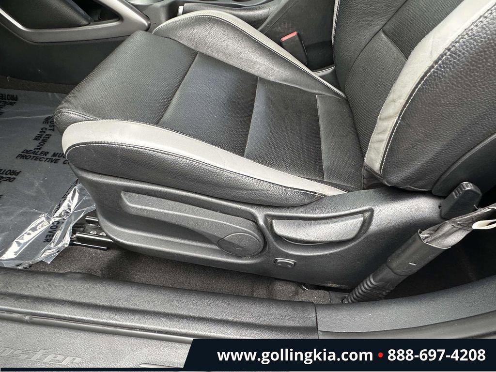 Used 2016 Hyundai Veloster Turbo FWD image 16