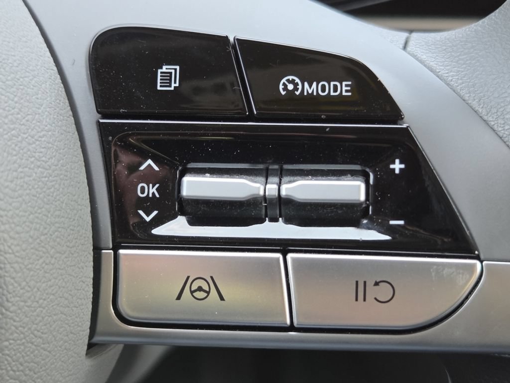 Used 2023 Hyundai Elantra SEL FWD image 10