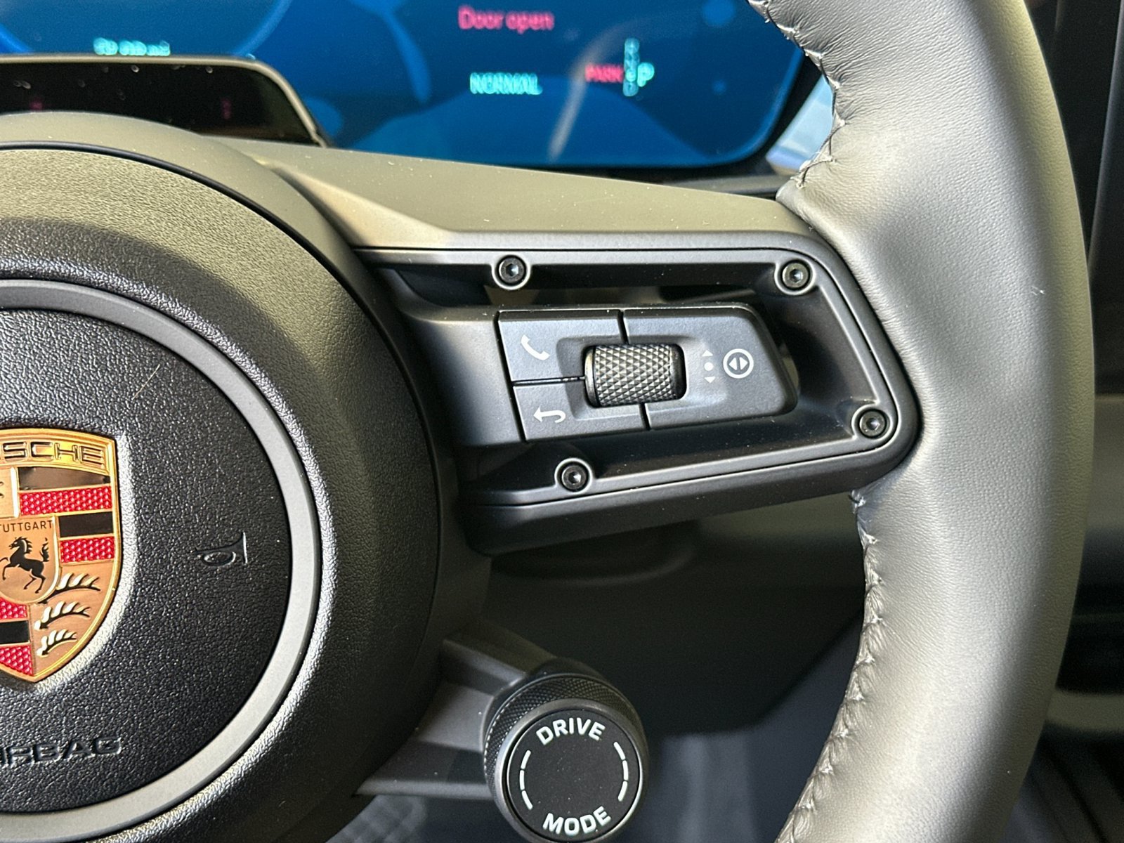 New 2026 Porsche Macan Electric RWD image 30