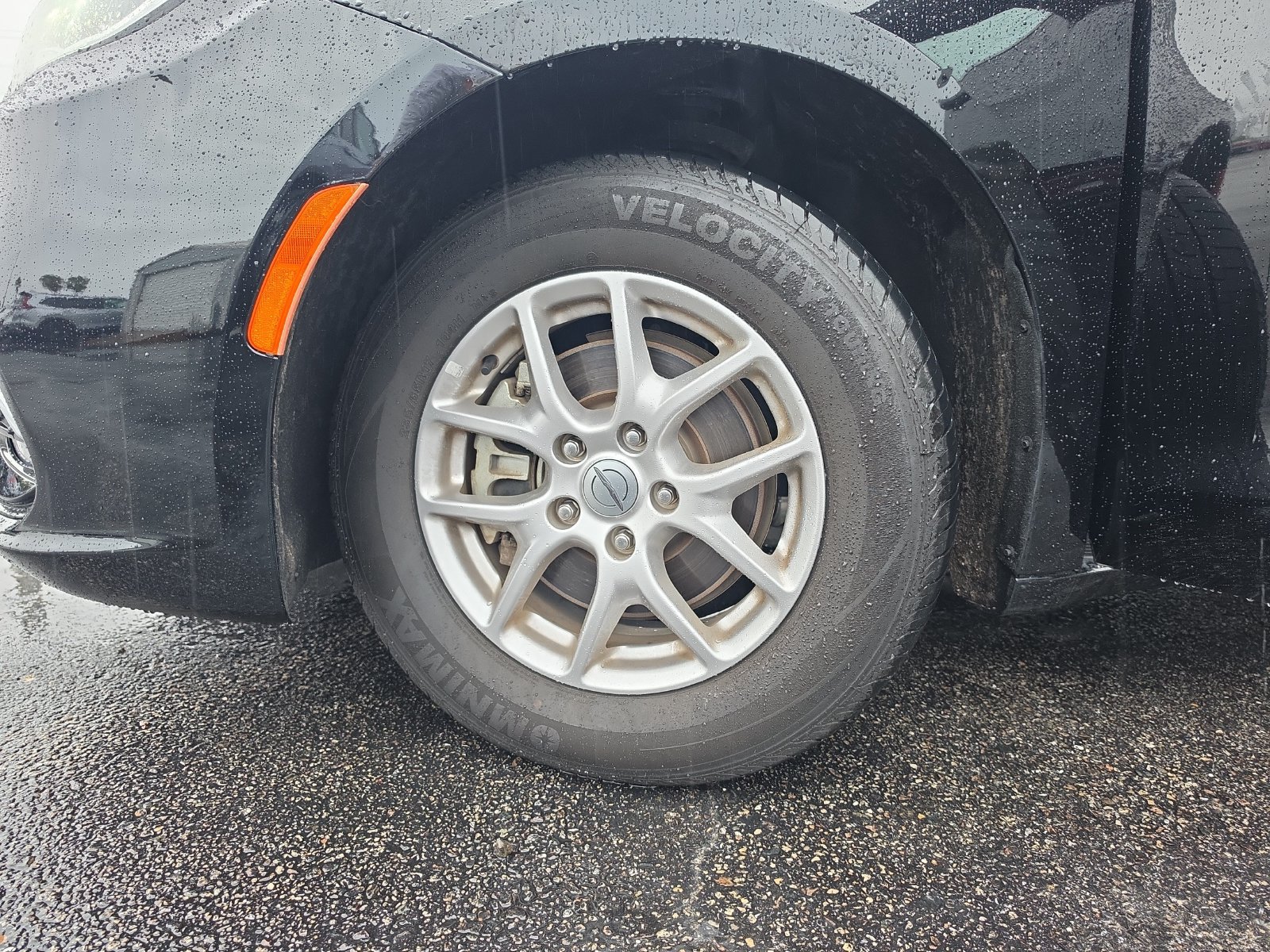 Used 2024 Chrysler Pacifica Touring-L FWD image 27