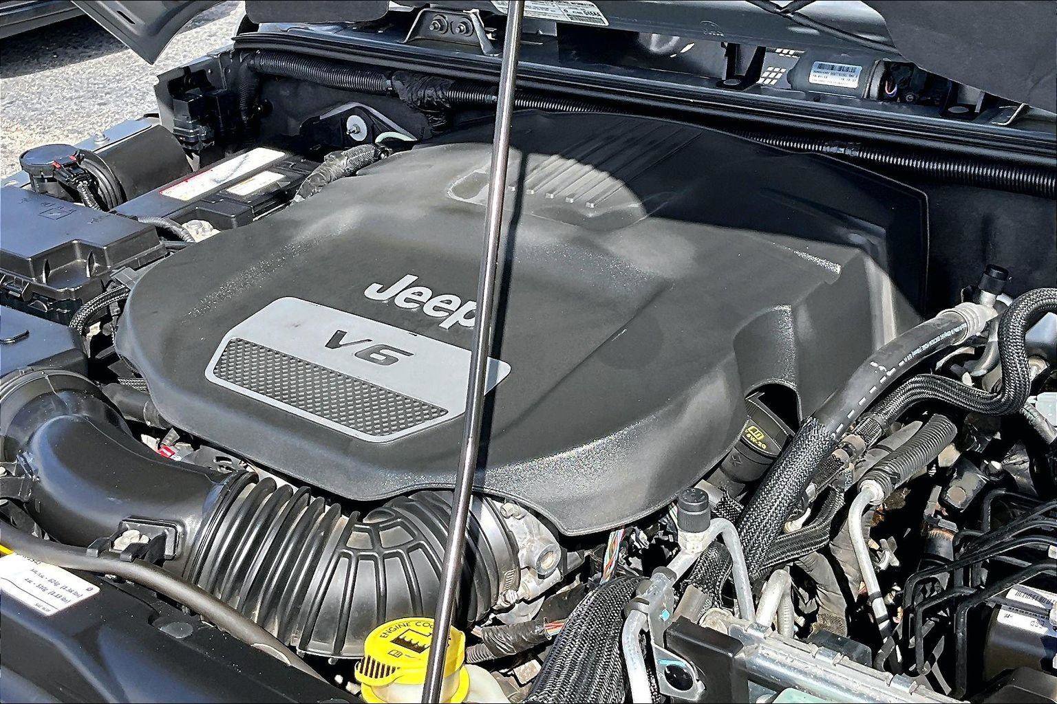 Used 2014 Jeep Wrangler Unlimited Rubicon w/ Dual Top Group AWD/4WD image 32