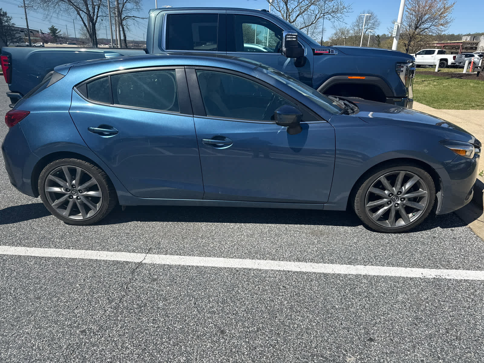 Used 2018 MAZDA MAZDA3 Grand Touring FWD image 2