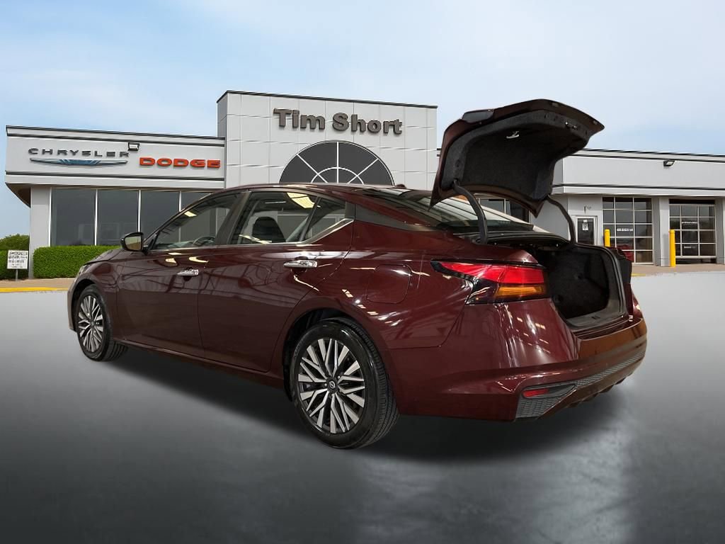 Used 2024 Nissan Altima 2.5 SV FWD image 14