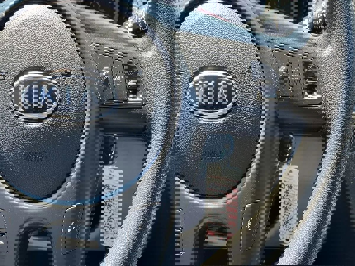 Used 2013 Kia Forte EX image 27